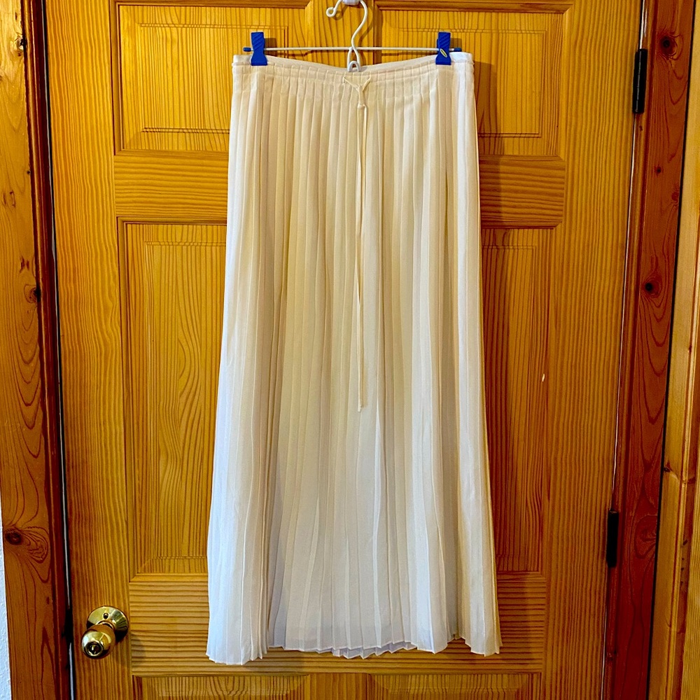 Club Monaco cream-colored maxi pleated skirt